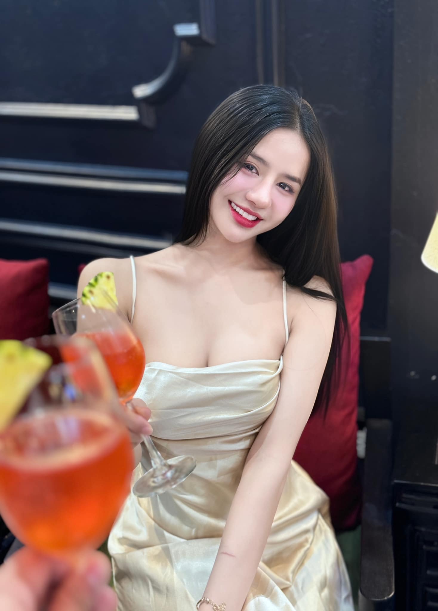 热门718黑瓜吃料视频